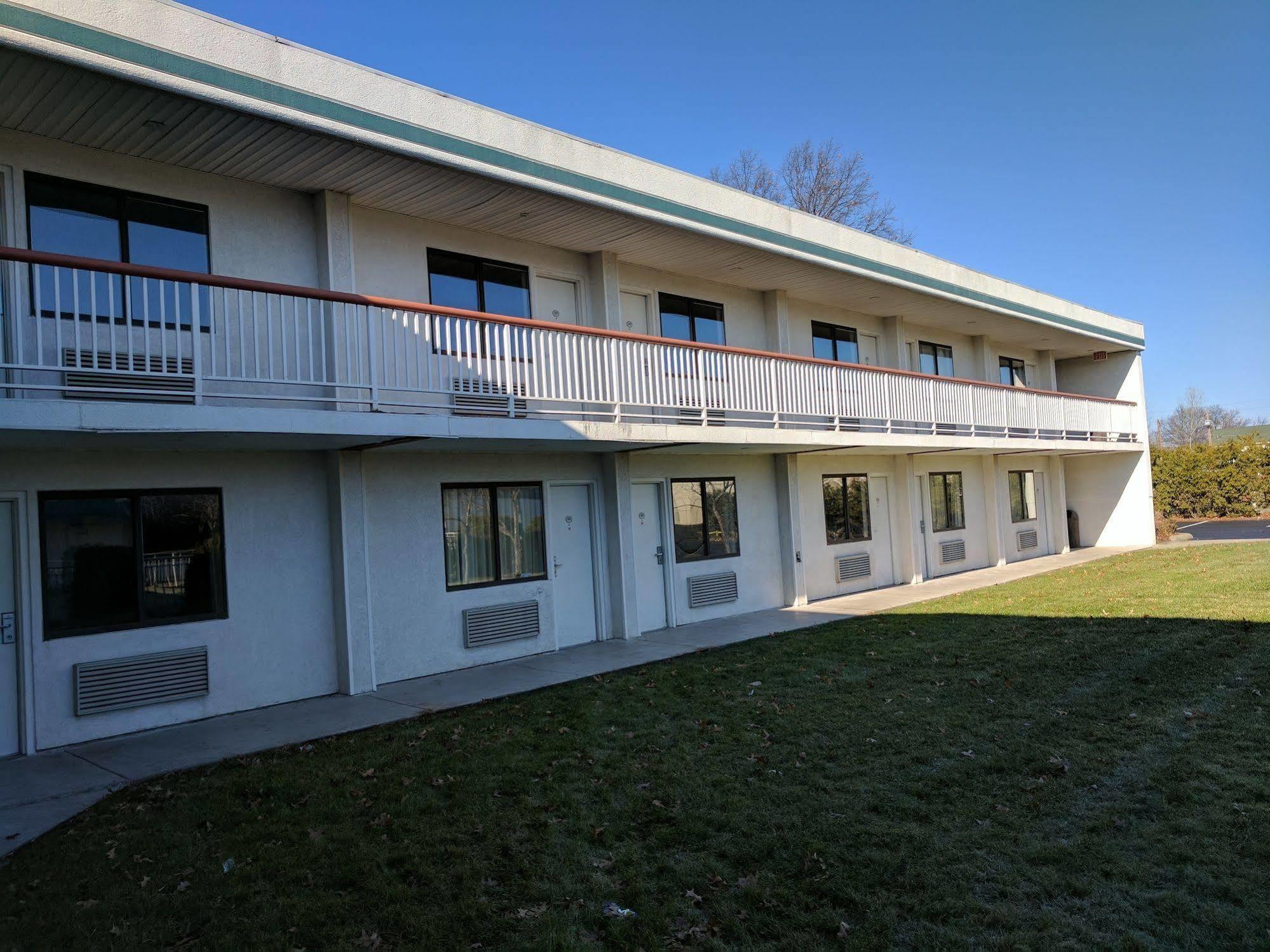 Sprucewood Inn Elyria Exterior foto